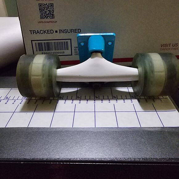 Kryptonics Skateboard Trucks White Blue and  Clear Grey Wheels - Picture 9 of 10